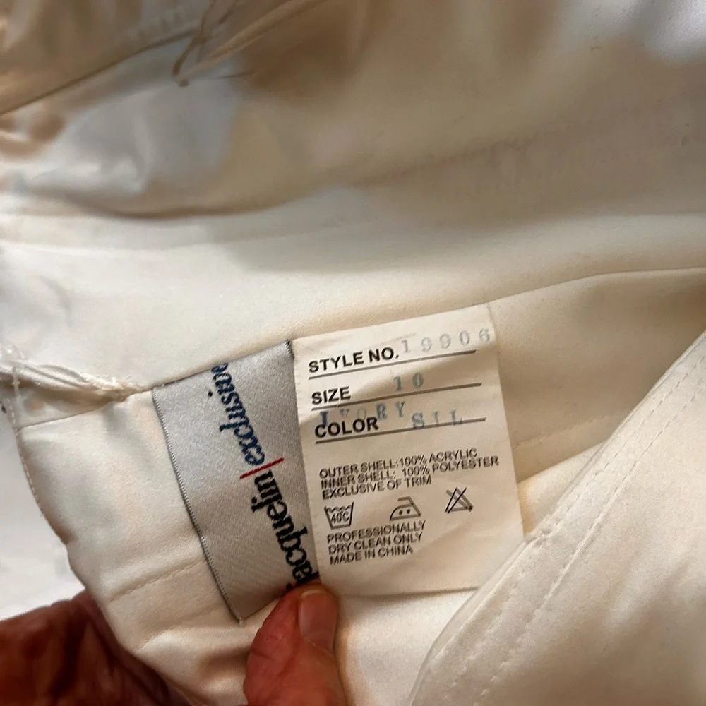 BNWT never worn wedding dress - Picture 12 of 13